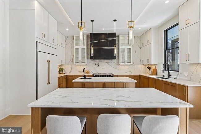 Building Photo - 4428 Albemarle St NW