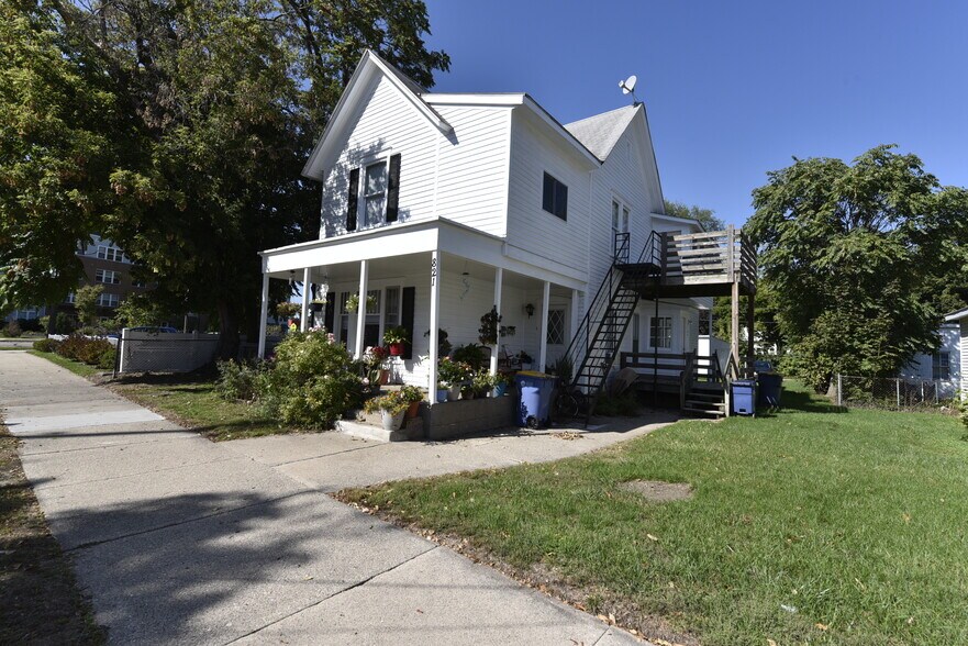 821 - 6th Street NW - 821 6th St NW