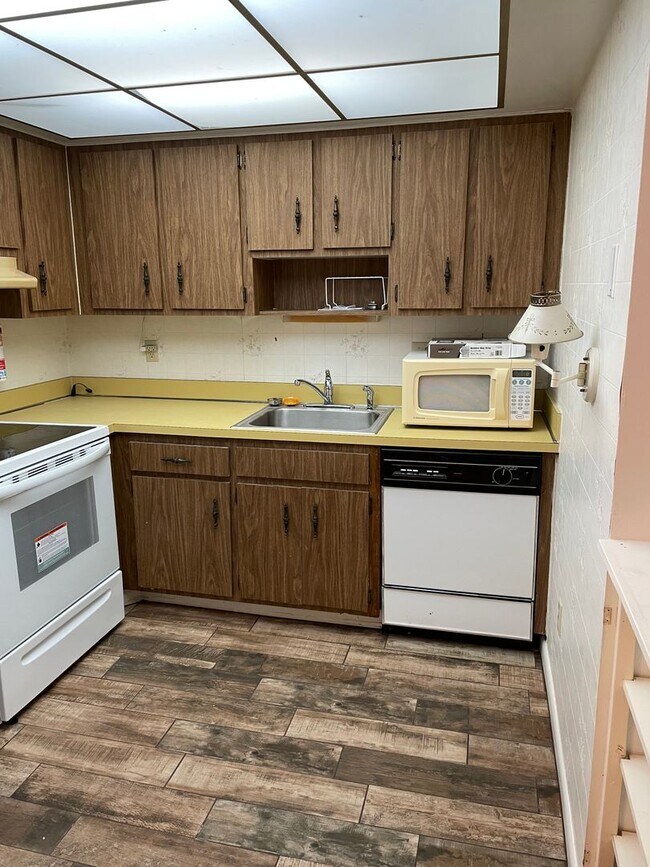 Building Photo - 2/2 Condo in Poppleton Creek