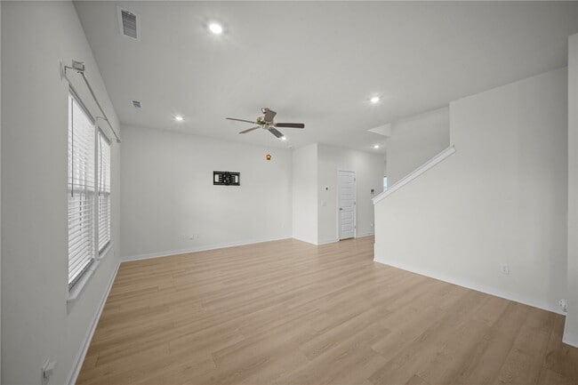 Building Photo - 3844 Pinecrest St