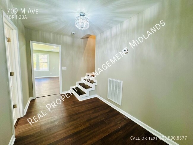 Building Photo - 709 M Ave