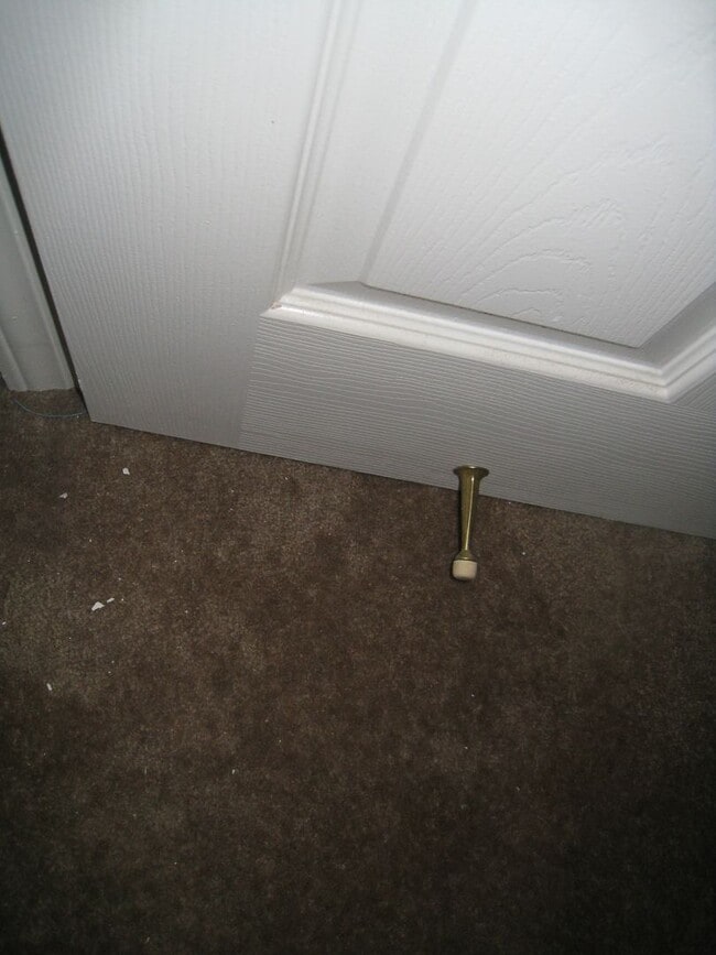 Building Photo - Cozy Condo