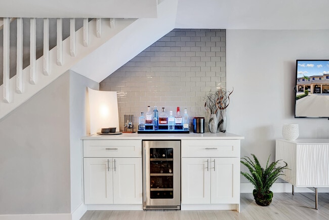 Building Photo - 210 Captains Walk