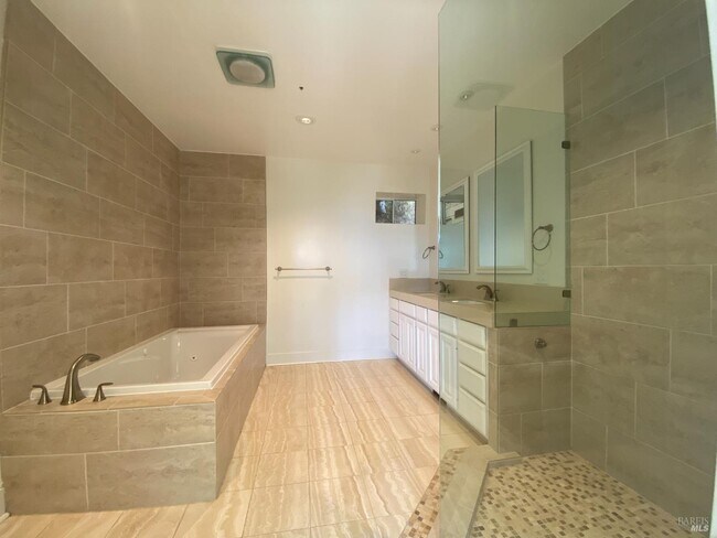 Building Photo - 67 Via Los Altos