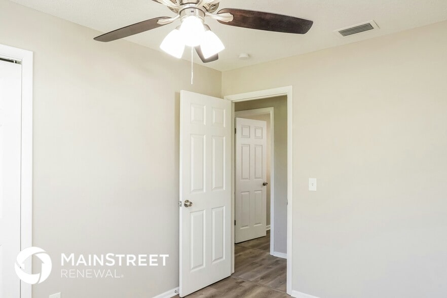 Building Photo - 913 Redwood Ct