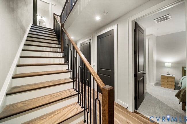 Building Photo - 441 W 7th St