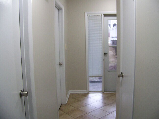 Building Photo - BARTON'S LANDING