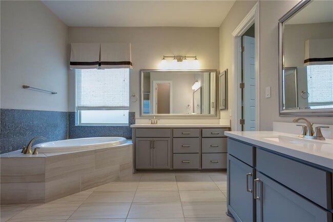 Building Photo - 820 Anahuac Dr