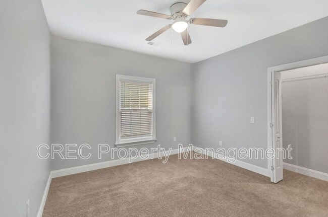 Building Photo - 2703 E Surrey Dr