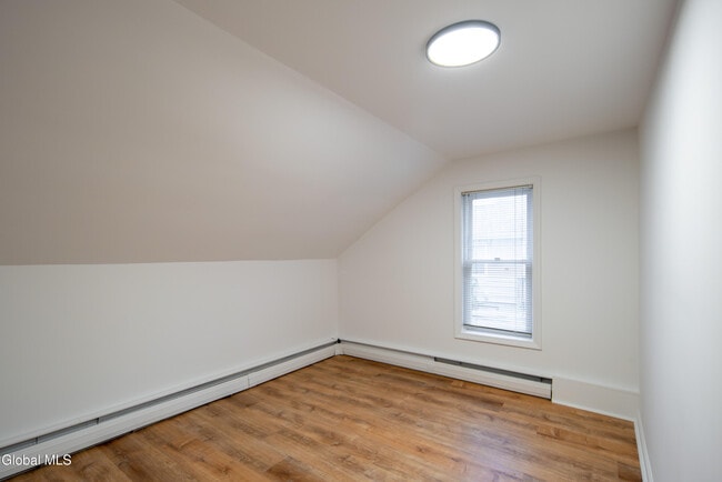 Building Photo - 37 Undine St