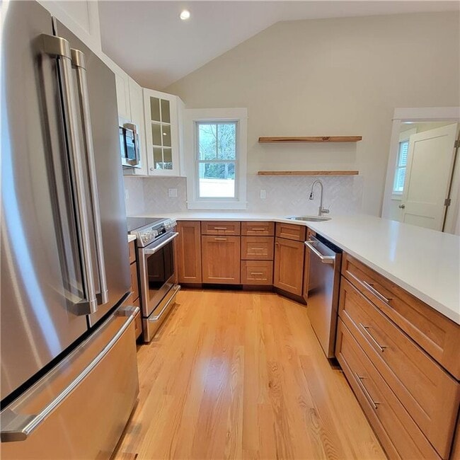 Building Photo - 33 Sakonnet Dr