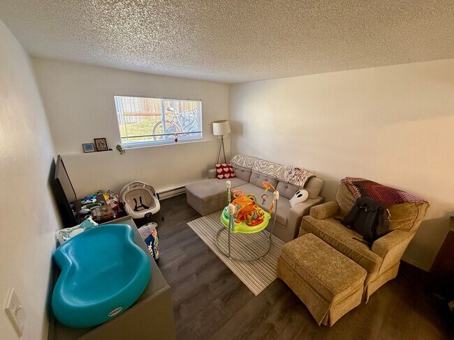 Building Photo - 1837 S 8th St W