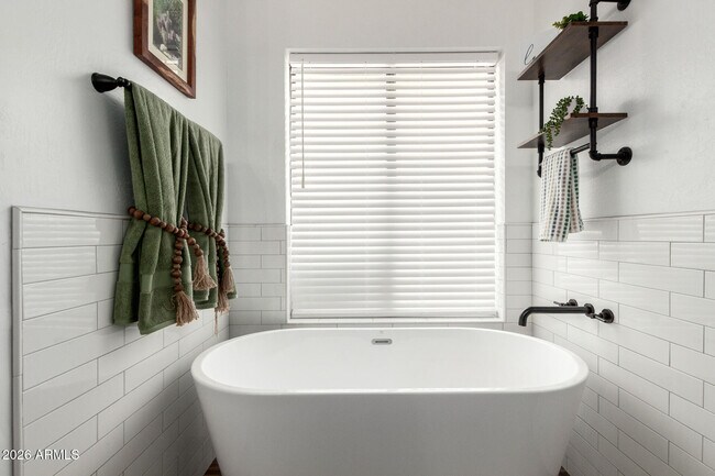 Building Photo - 2041 E Marquette Dr