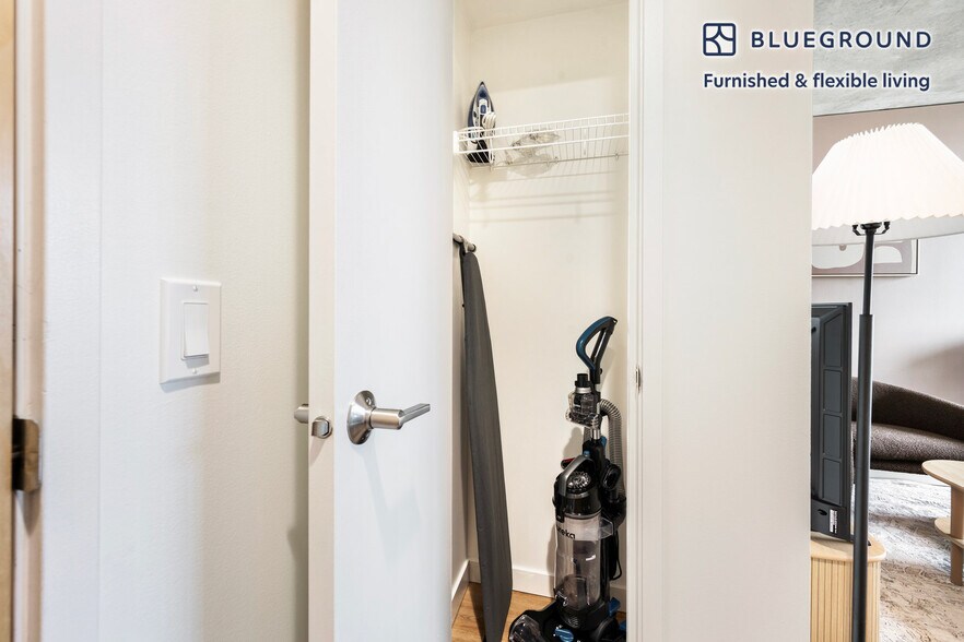 Building Photo - 225 Cedar St