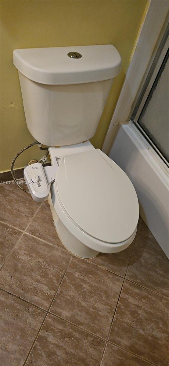 Building Photo - 5200 NE 24th Terrace