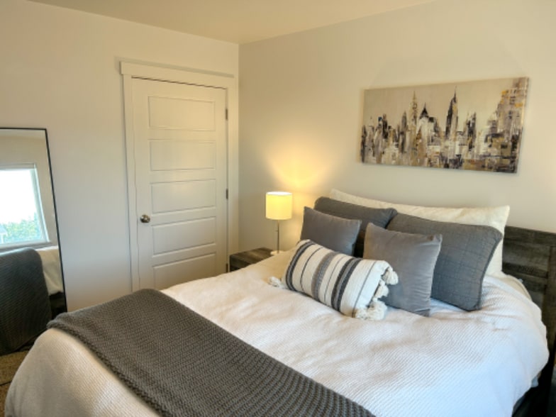 Building Photo - 1589 NW 5th Ave