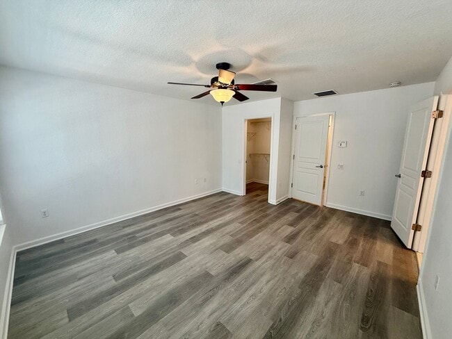 Building Photo - Lake Sawyer - Luxury 3/2.5 Condo