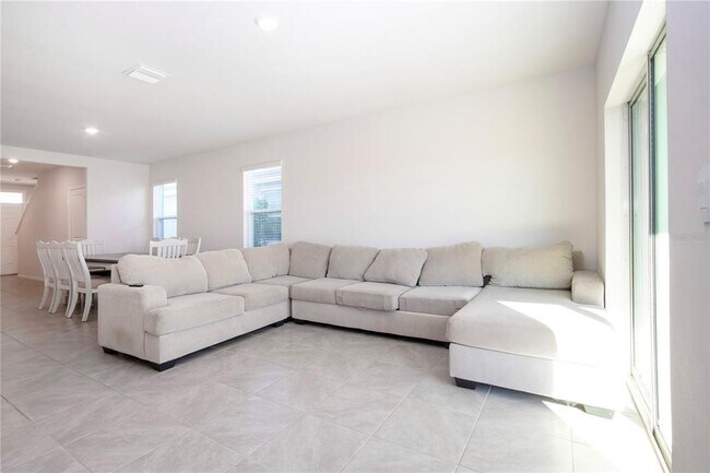 Building Photo - 3513 Hilltop Cir