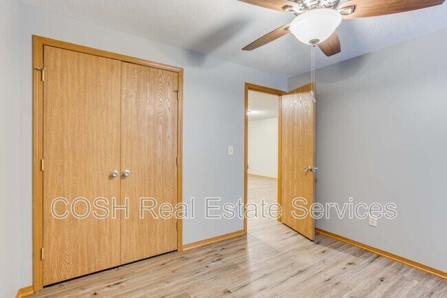 Building Photo - 1028 E Karla Ct