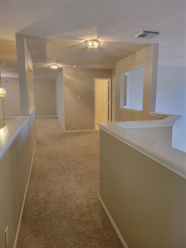 Building Photo - 3715 Pinehurst Dr