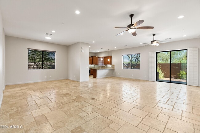 Building Photo - 5559 E El Sendero Dr
