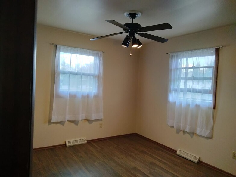 Bedroom 2 - 7 Garfield Ave