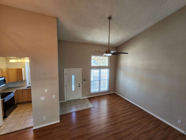 Building Photo - Beautiful 3 Bedroom Home In Great Neighborhood!