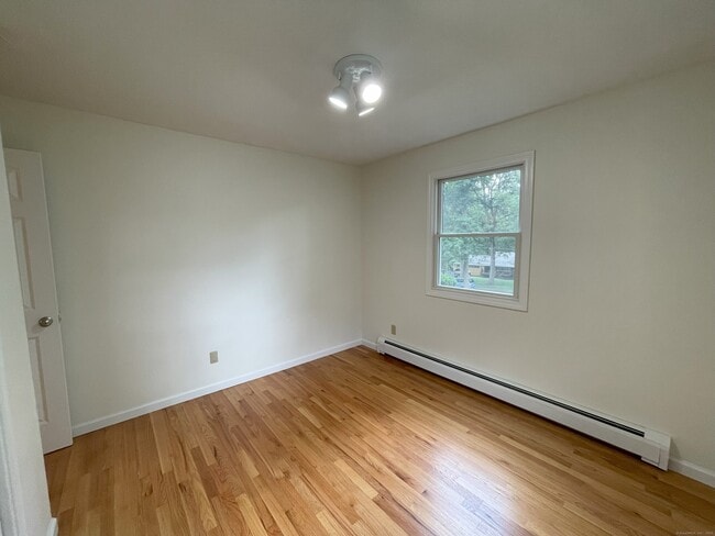 Building Photo - 132 Alder Ln