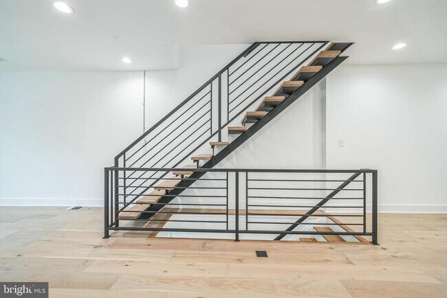 Building Photo - 1309 S 32nd St