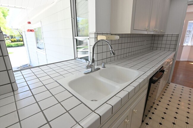 Building Photo - West SJ Beauty, Pool & Spa, 2 bed, 2 bath, 2 car garage single family home available soon!