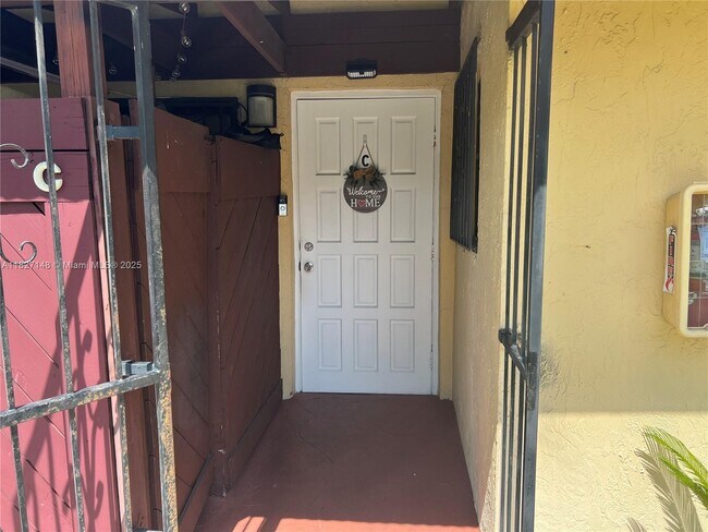 Building Photo - 6631 SW 137th Ct
