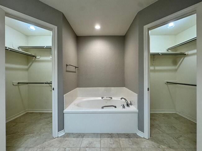 Building Photo - 11281 Grand Slam Dr