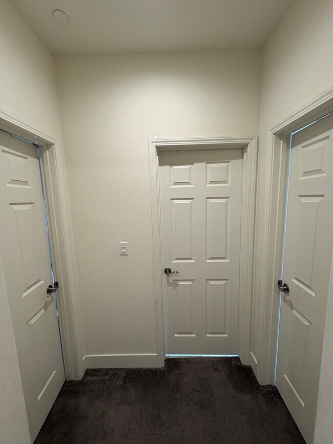 Building Photo - SE Visalia home Rent Ready!