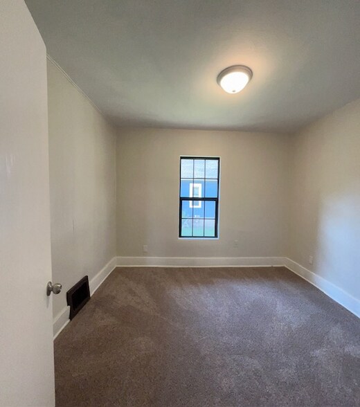 Building Photo - 1411 Portland Ave