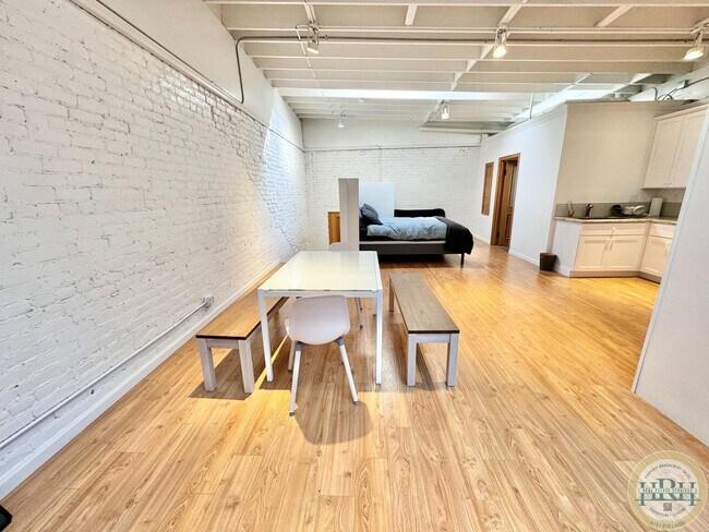 Building Photo - Huge Spacious 1BR|1BA loft in Lower Haight