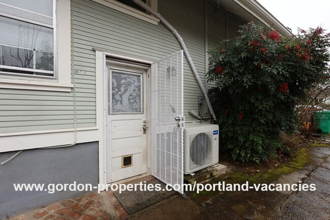 Building Photo - MOVE IN SPECIAL: SE 88th Ave - 2 bedroom a...