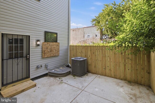 Building Photo - 2322 N 5th St