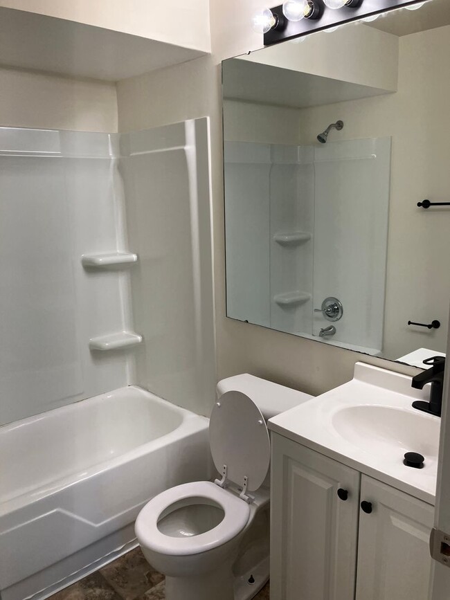 Building Photo - 1-Bedroom Apartment in Troy, OH
