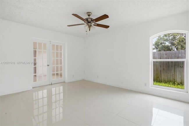 Building Photo - 7434 Thatcher Ave