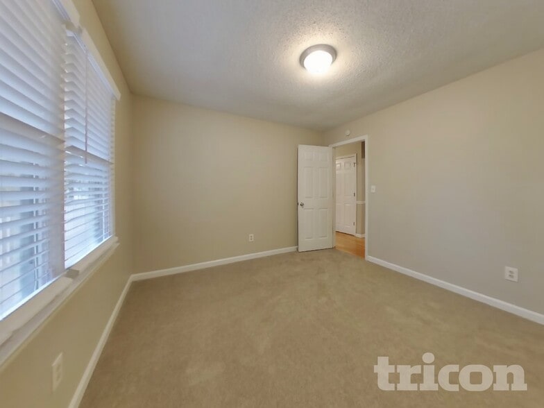 Building Photo - 296 Whitney Ln