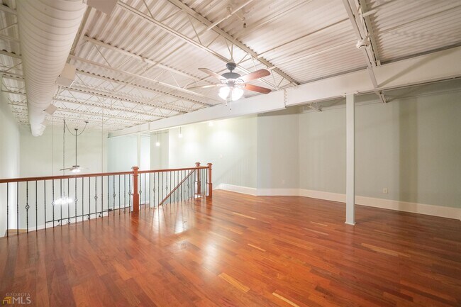 Building Photo - 315 N Main St