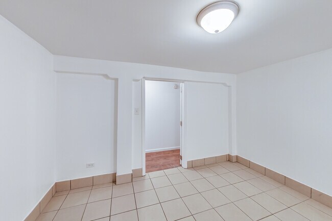 Building Photo - 1138 W Addison St