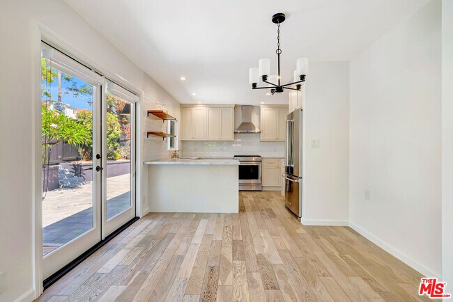 Building Photo - 4340 W 60th St