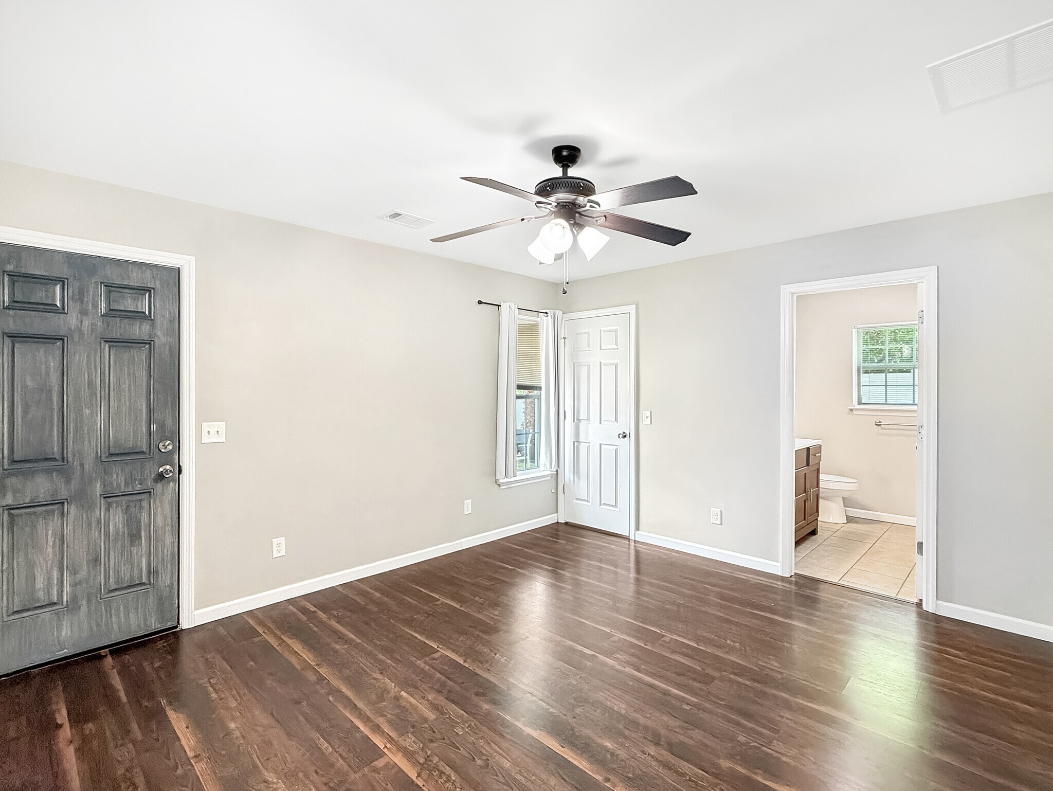 Building Photo - 21 Pine Forest Dr