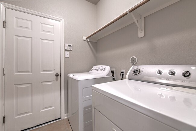 Building Photo - 17106 Tupelo Garden Cir