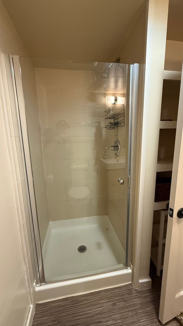 Building Photo - Beautiful Fully Furnished Home in Close-In...