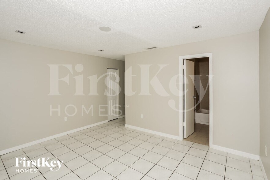 Building Photo - 4610 SW 143rd Ct W