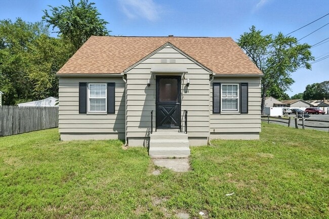 Primary Photo - 1118 Boston Rd