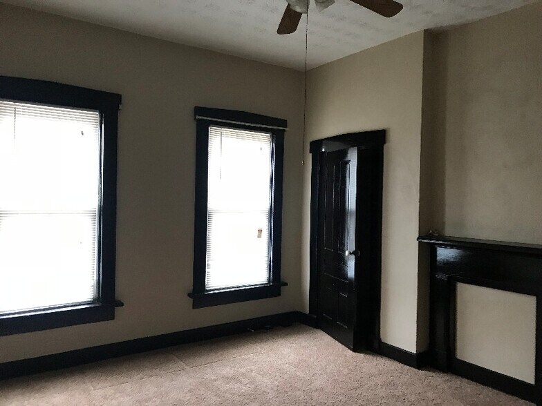 Building Photo - 227 James St