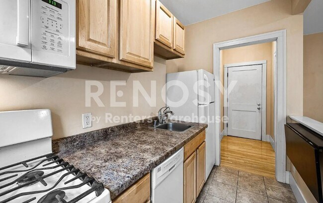 Building Photo - Available now!  1 bed, 1 bath condo